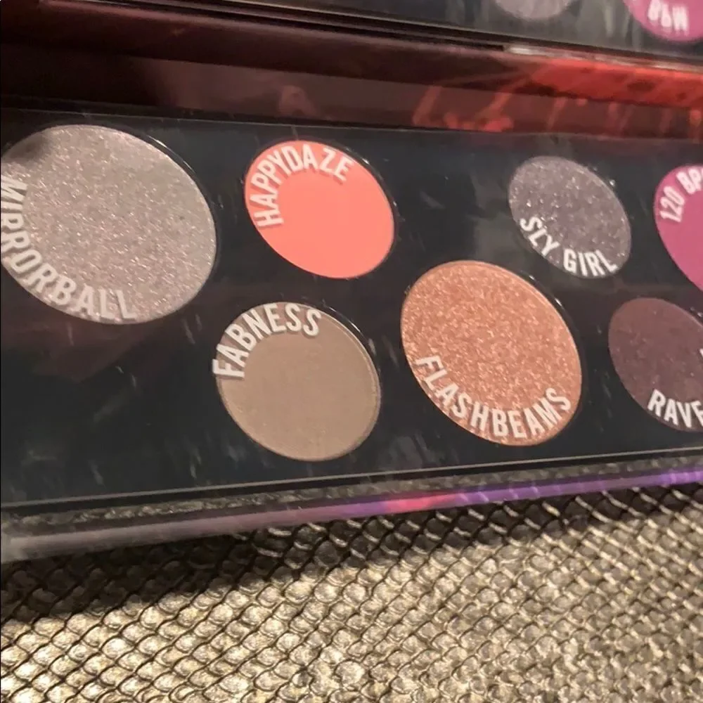 Mac Raver eyeshadow & highlighter palette